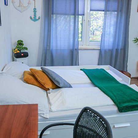 Privatzimmer In Apartment-Gastgeber: Ist Nelson Гладбек Экстерьер фото